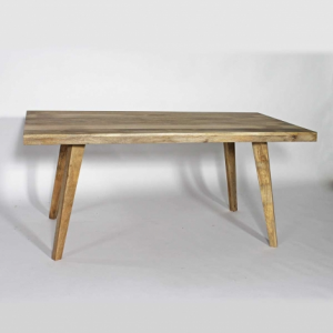 zoom sur les tables en bois