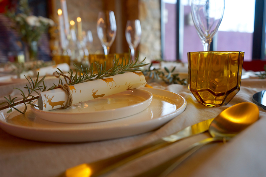 table de Noël en or